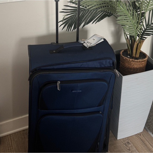 U.S. Traveler Aviron Bay exp. Softside Wheels,Navy, Large 29Inch Spinner Luggage - Picture 9 of 11